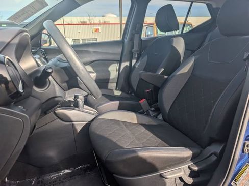 Used 2019 Nissan Kicks SV image 7