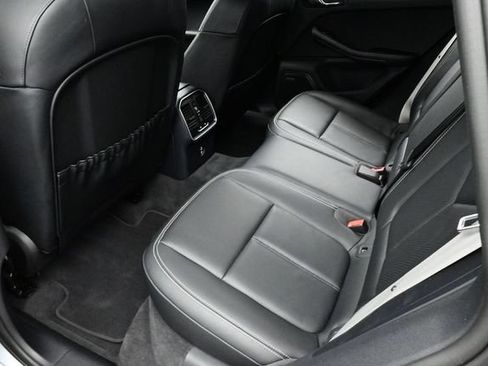 Certified 2025 Porsche Macan AWD/4WD image 15