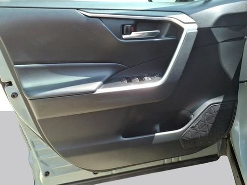 Used 2022 Toyota RAV4 XLE AWD/4WD image 10