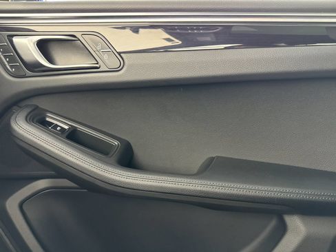 Certified 2022 Porsche Macan AWD/4WD image 20