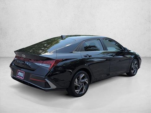 Certified 2025 Hyundai Elantra SEL FWD image 5