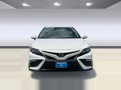 Used 2023 Toyota Camry SE FWD image 5