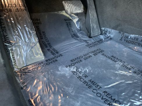 Used 2025 Volvo XC60 B5 Plus image 17