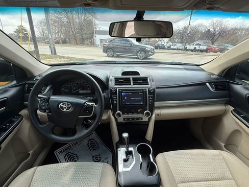Used 2013 Toyota Camry L image 11