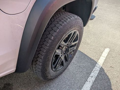 Certified 2024 Chevrolet Colorado Trail Boss w/ Technology Package image 5