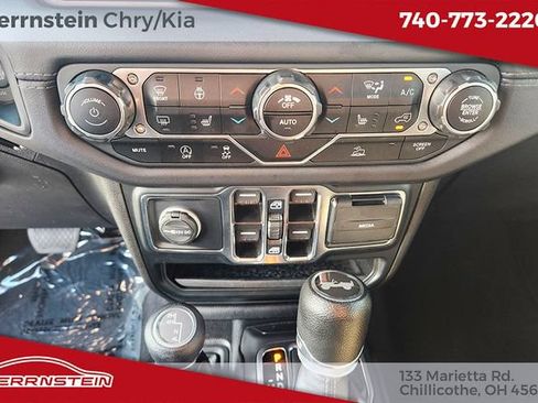 Used 2024 Jeep Wrangler Unlimited Sahara AWD/4WD image 16