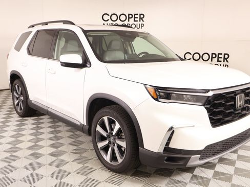 Used 2023 Honda Pilot Touring image 1