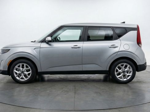 Used 2025 Kia Soul LX w/ LX Technology Package image 5
