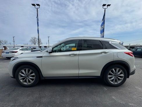 Used 2019 INFINITI QX50 Essential w/ Premium Heat Package AWD/4WD image 5
