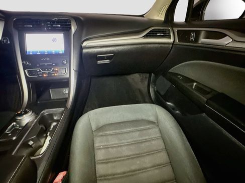 Used 2020 Ford Fusion SE AWD/4WD image 30