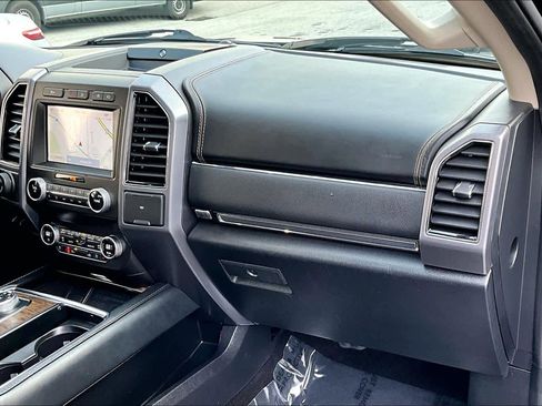 Used 2020 Ford Expedition Platinum image 17