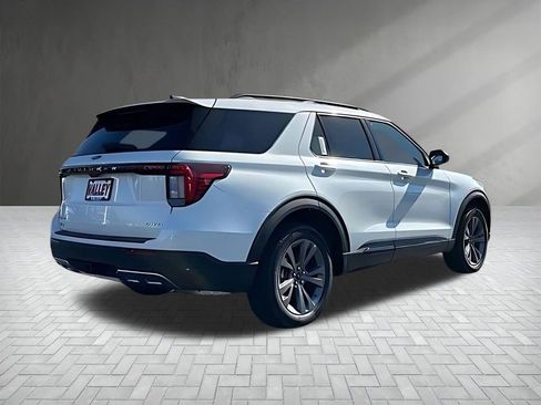 New 2026 Ford Explorer Active w/ Active Comfort Package image 7