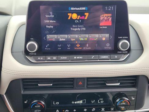 Used 2024 Nissan Rogue SV w/ SV Premium Package FWD image 12
