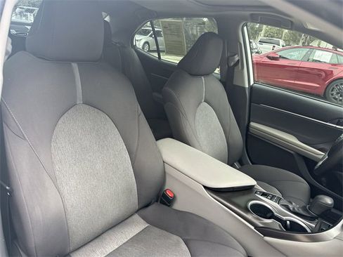 Used 2021 Toyota Camry LE image 28