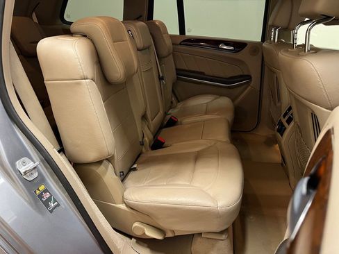 Used 2015 Mercedes-Benz GL 550 4MATIC image 37