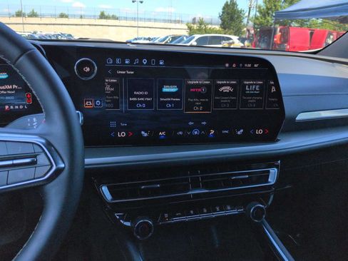 Used 2025 Chevrolet Traverse LT AWD/4WD image 28