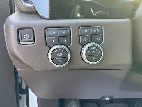Used 2025 GMC Sierra 1500 SLT w/ SLT Premium Plus Package AWD/4WD image 31