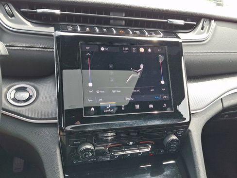 Used 2024 Jeep Grand Cherokee Laredo X image 14