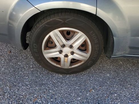 Used 2008 Dodge Avenger SE image 4