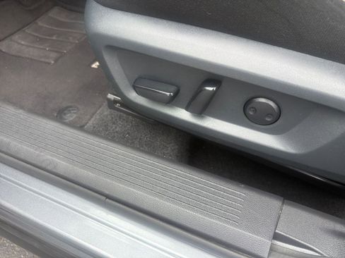 Used 2025 Nissan Rogue SV FWD image 22