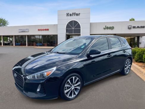 Used 2020 Hyundai Elantra GT FWD image 1