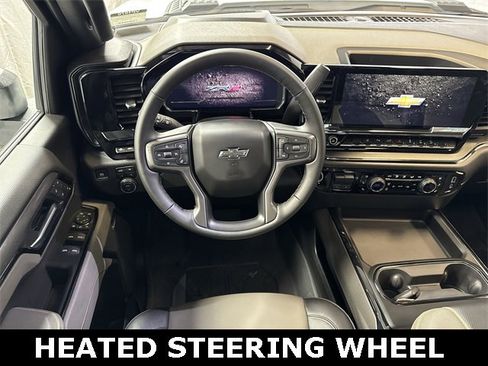 Used 2025 Chevrolet Silverado 2500 ZR2 w/ Technology Package image 15