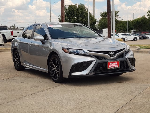 Used 2023 Toyota Camry SE FWD image 2