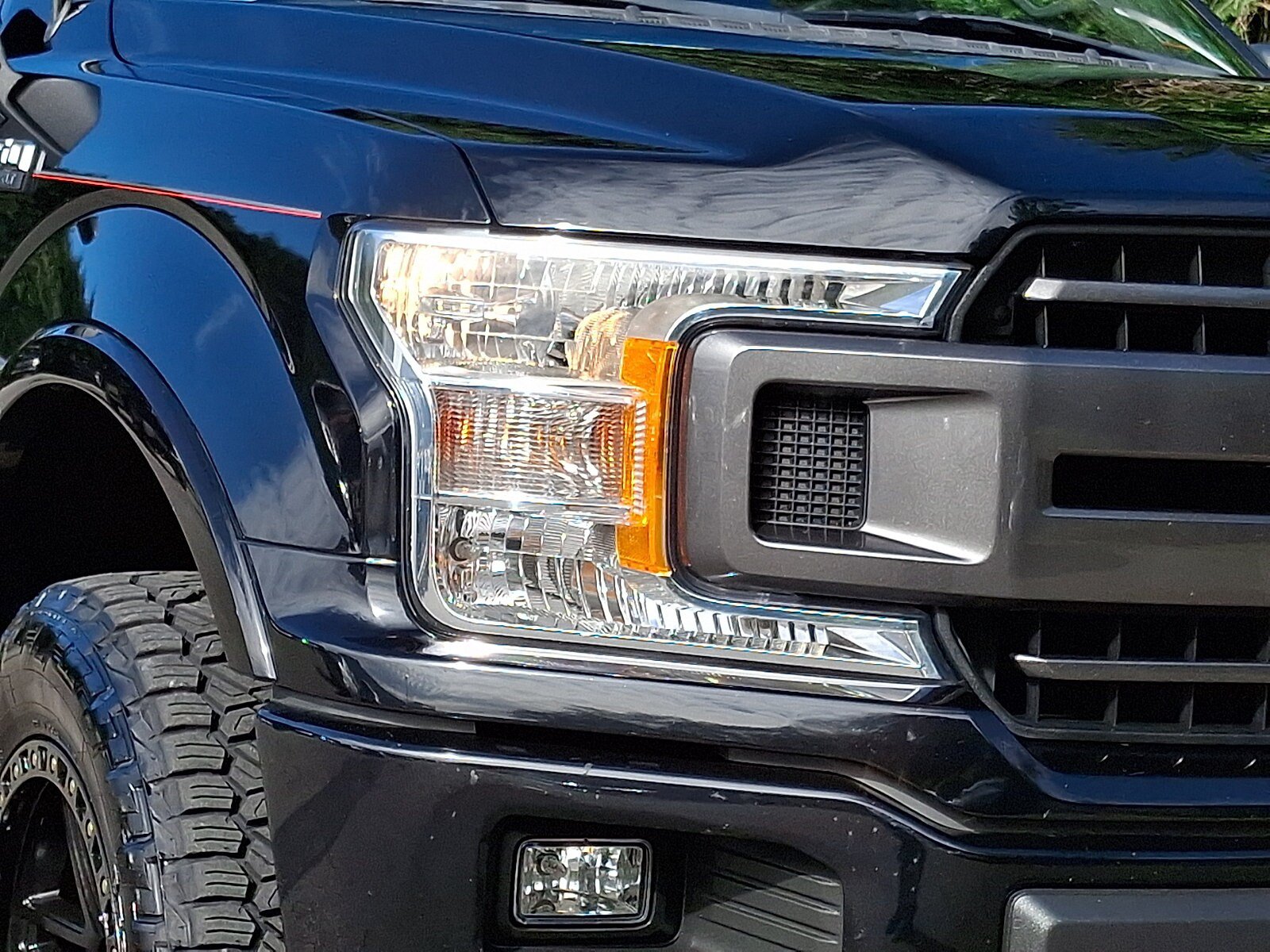 Used 2018 Ford F150 XLT w/ Equipment Group 302A Luxury AWD/4WD image 9