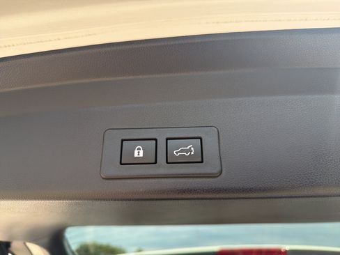 Used 2022 Subaru Ascent Limited AWD/4WD image 29