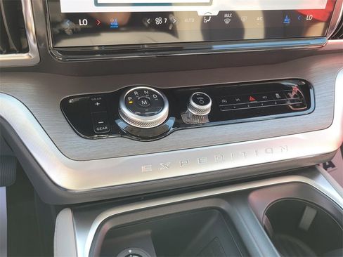 New 2025 Ford Expedition Platinum w/ Driver's Package image 23