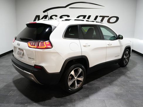 Used 2020 Jeep Cherokee Limited image 10