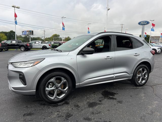 Certified 2024 Ford Escape ST-Line w/ Tech Pack #1 AWD/4WD image 3