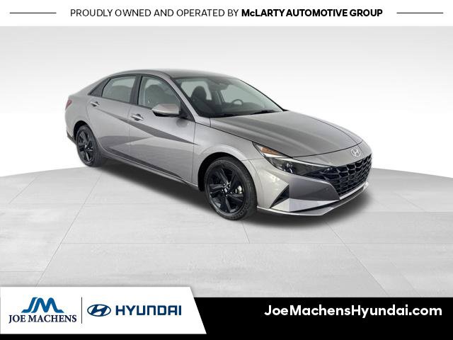 Used 2023 Hyundai Elantra SEL FWD image 2