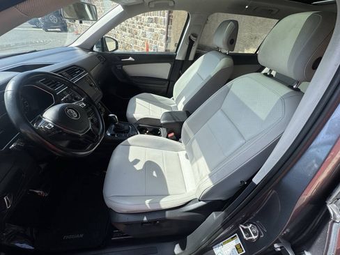Used 2019 Volkswagen Tiguan SEL AWD/4WD image 34