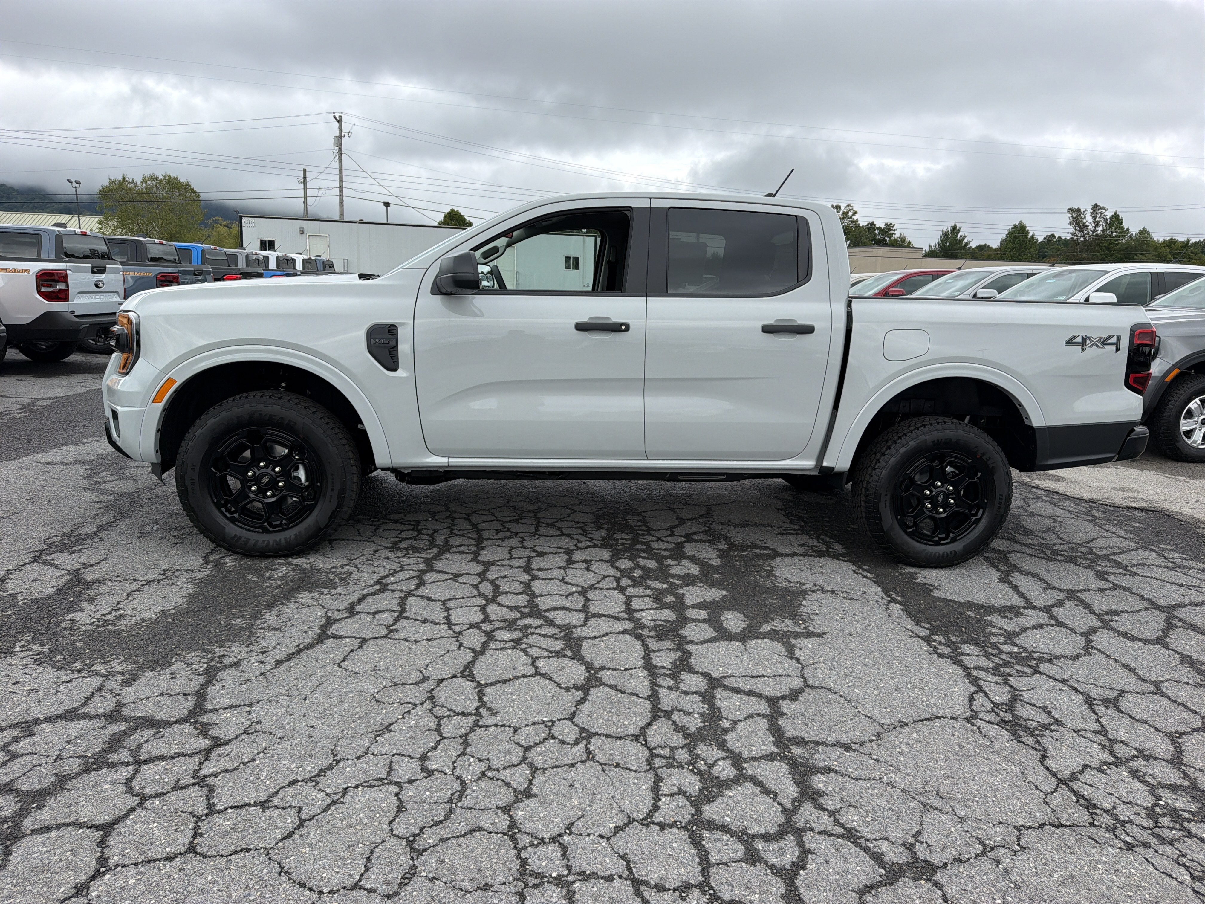 New 2026 Ford Ranger XLT w/ Black Appearance Package AWD/4WD image 9