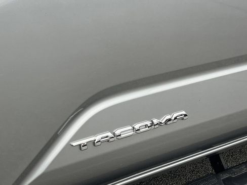 Used 2025 Toyota Tacoma SR5 image 29
