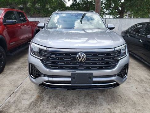 Used 2024 Volkswagen Atlas SEL Premium R-Line image 2