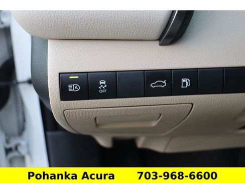 Used 2018 Toyota Camry XLE image 24