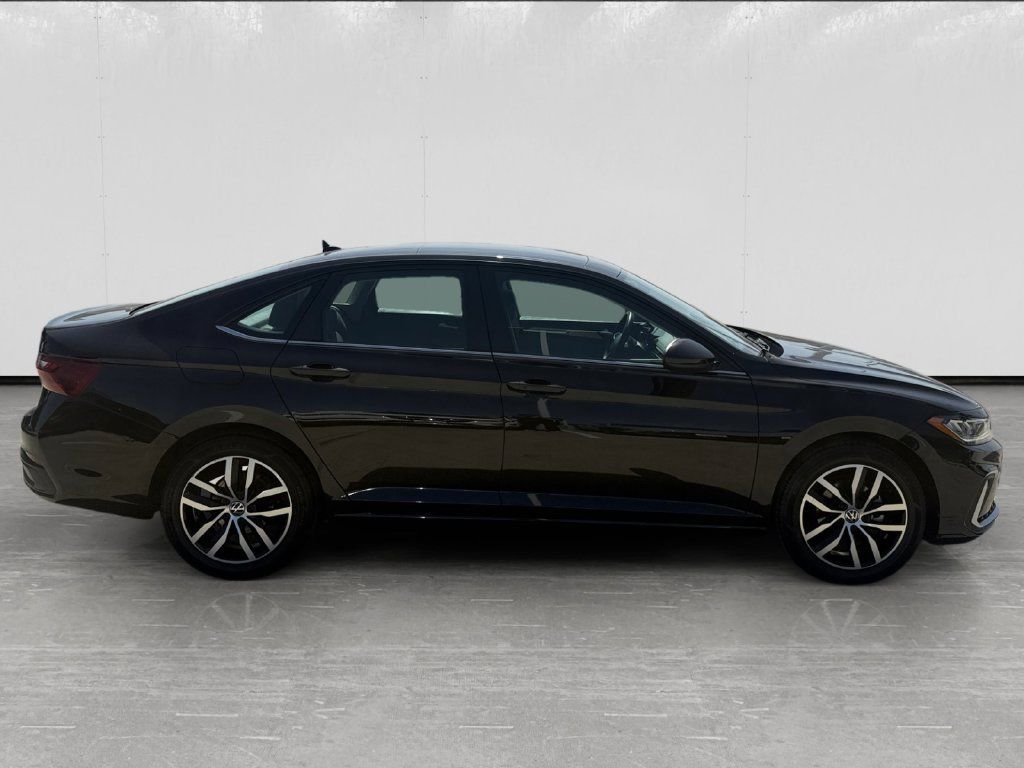 Used 2025 Volkswagen Jetta SE FWD image 6