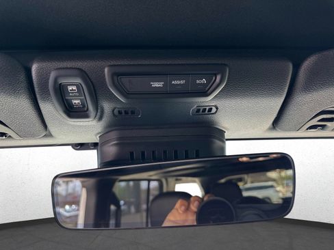 Used 2019 Jeep Wrangler Unlimited Sahara image 26