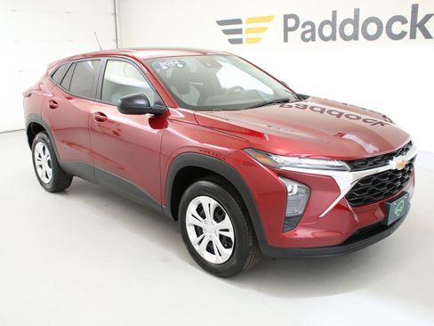 Used 2024 Chevrolet Trax LS FWD image 2