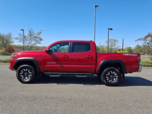 Certified 2023 Toyota Tacoma TRD Off-Road AWD/4WD image 8