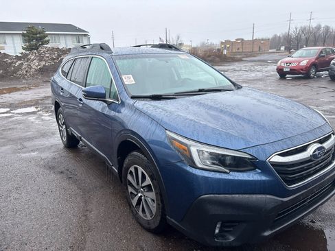Used 2020 Subaru Outback Premium image 7