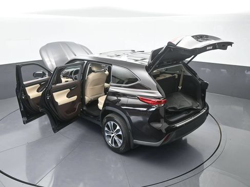 Used 2022 Toyota Highlander XLE FWD image 66
