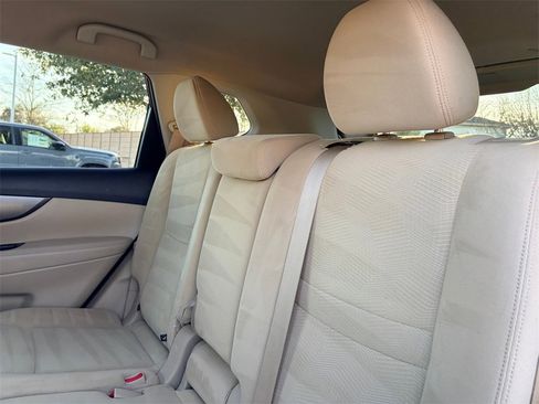 Used 2015 Nissan Rogue SV image 24