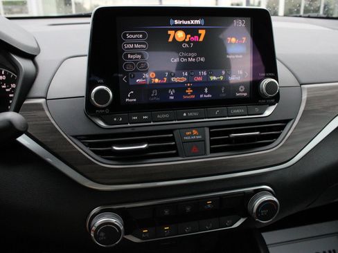 Used 2025 Nissan Altima 2.5 SV FWD image 33