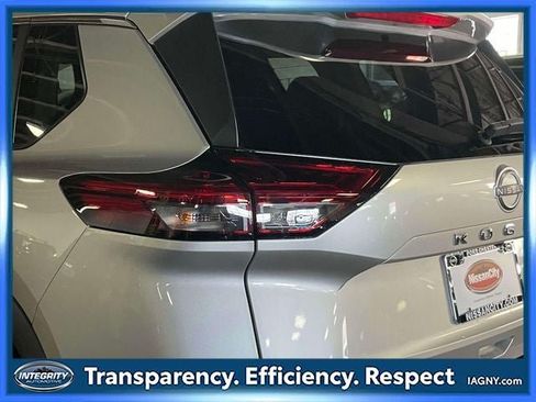 Certified 2023 Nissan Rogue SV AWD/4WD image 11