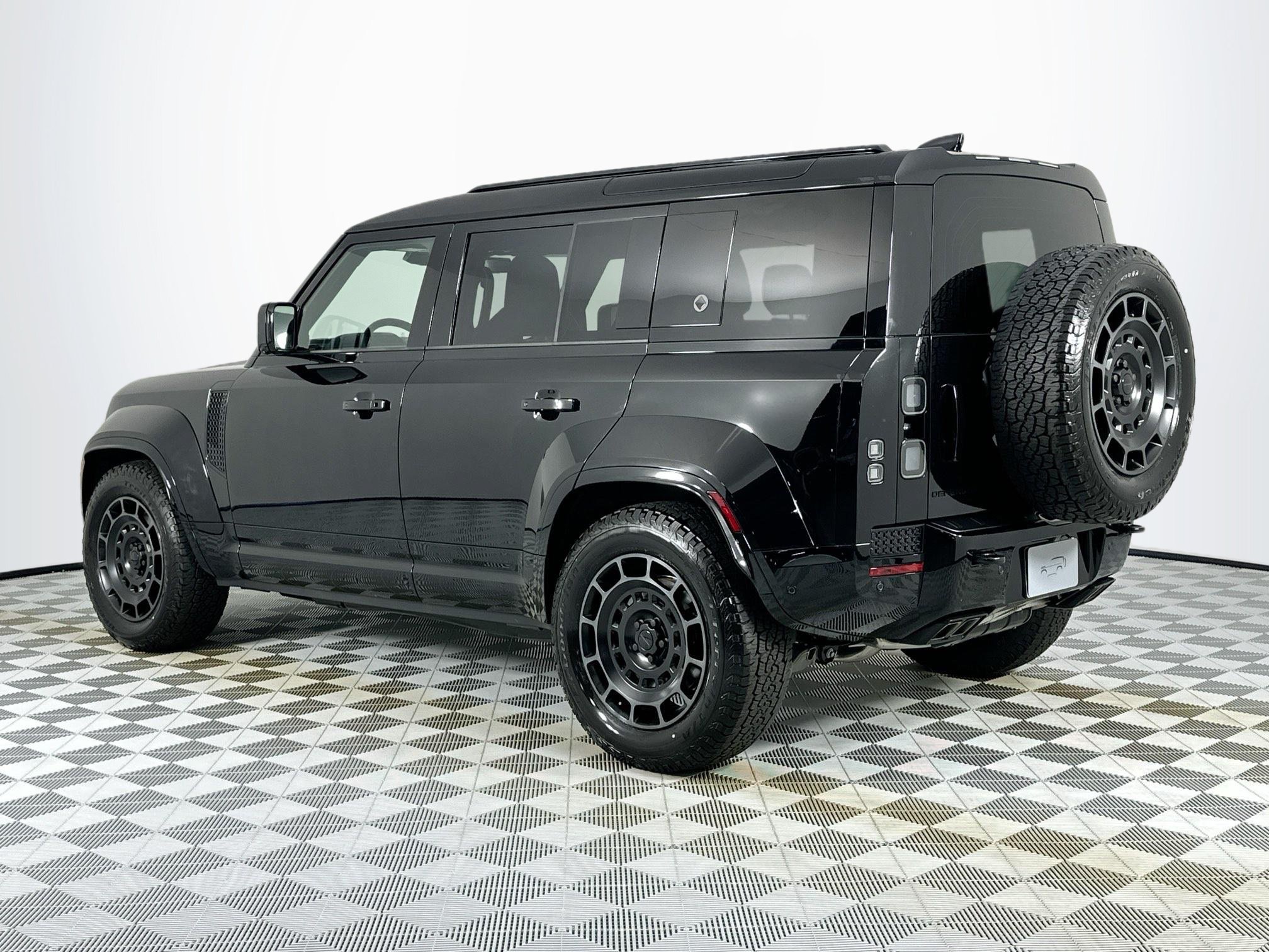 New 2026 Land Rover Defender 110 OCTA AWD/4WD image 7