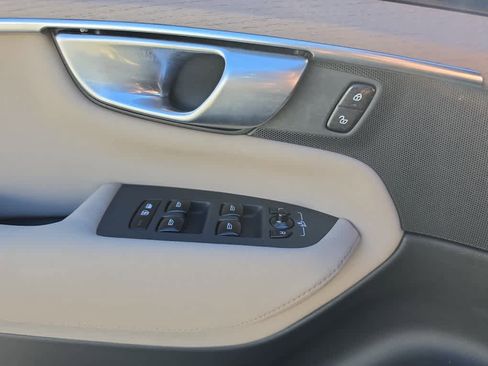 Used 2025 Volvo XC90 B5 Plus AWD/4WD image 22