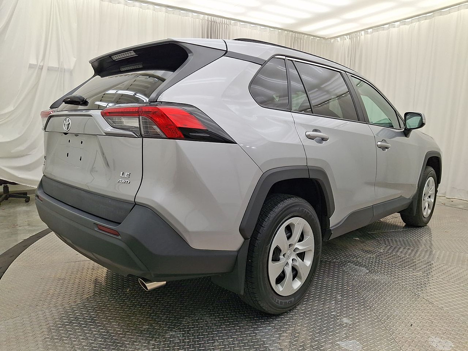 Used 2021 Toyota RAV4 LE AWD/4WD image 27
